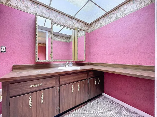 $365,000 | 318 Hollowtree Drive, Seffner, FL 33584