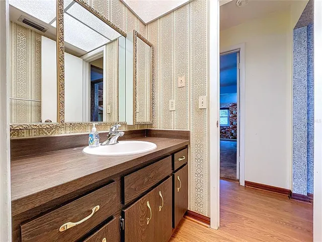 $365,000 | 318 Hollowtree Drive, Seffner, FL 33584