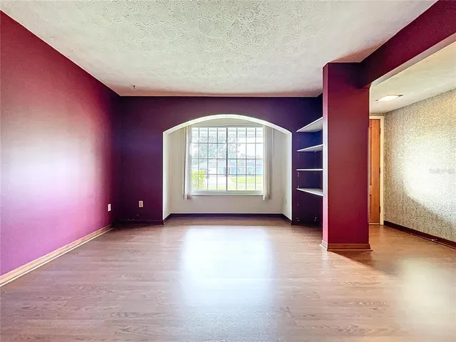 $365,000 | 318 Hollowtree Drive, Seffner, FL 33584