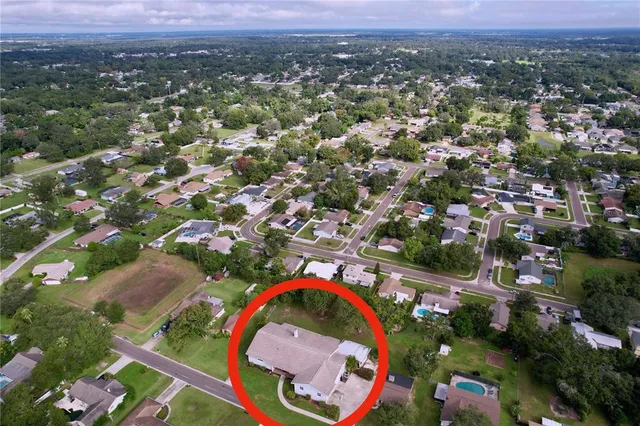 $365,000 | 318 Hollowtree Drive, Seffner, FL 33584