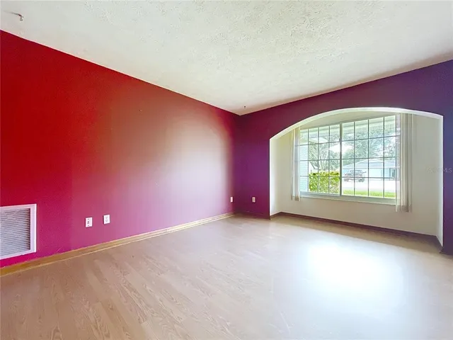 $365,000 | 318 Hollowtree Drive, Seffner, FL 33584