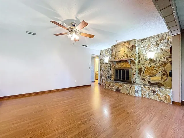 $365,000 | 318 Hollowtree Drive, Seffner, FL 33584