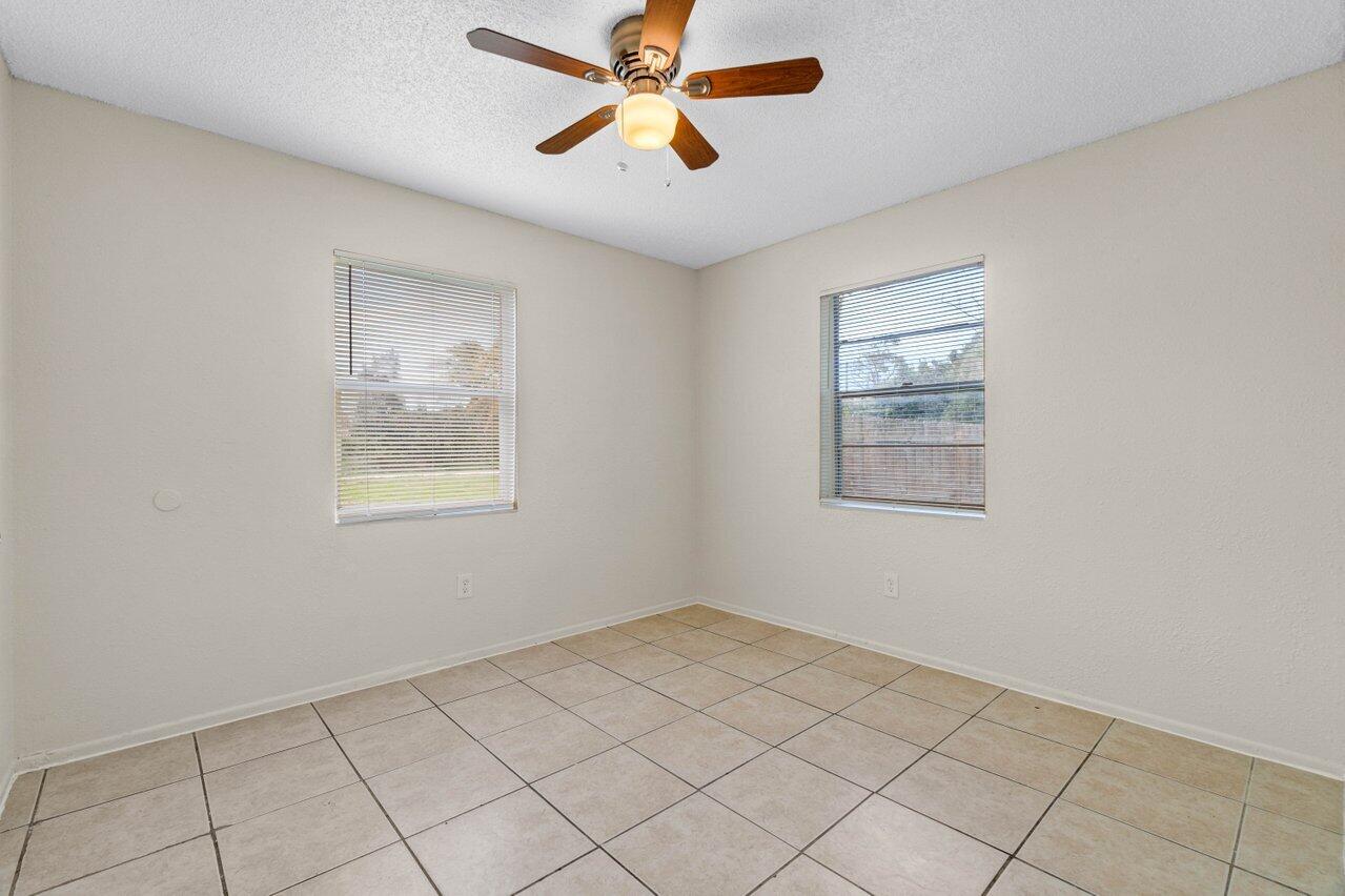 4915 Gulfstream Road Lake Worth, FL 33461 - Photo 12 of 20 012-4915GulfstreamRoad-LakeWorthBeach-FL