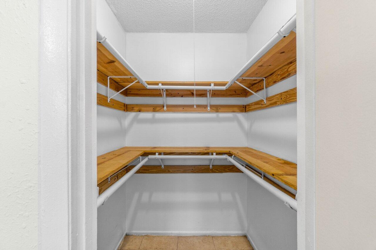 4915 Gulfstream Road Lake Worth, FL 33461 - Photo 13 of 20 013-4915GulfstreamRoad-LakeWorthBeach-FL