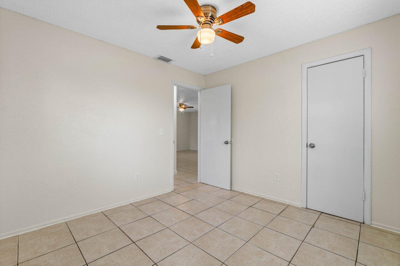 4915 Gulfstream Road Lake Worth, FL 33461 - Photo 14 of 20 014-4915GulfstreamRoad-LakeWorthBeach-FL