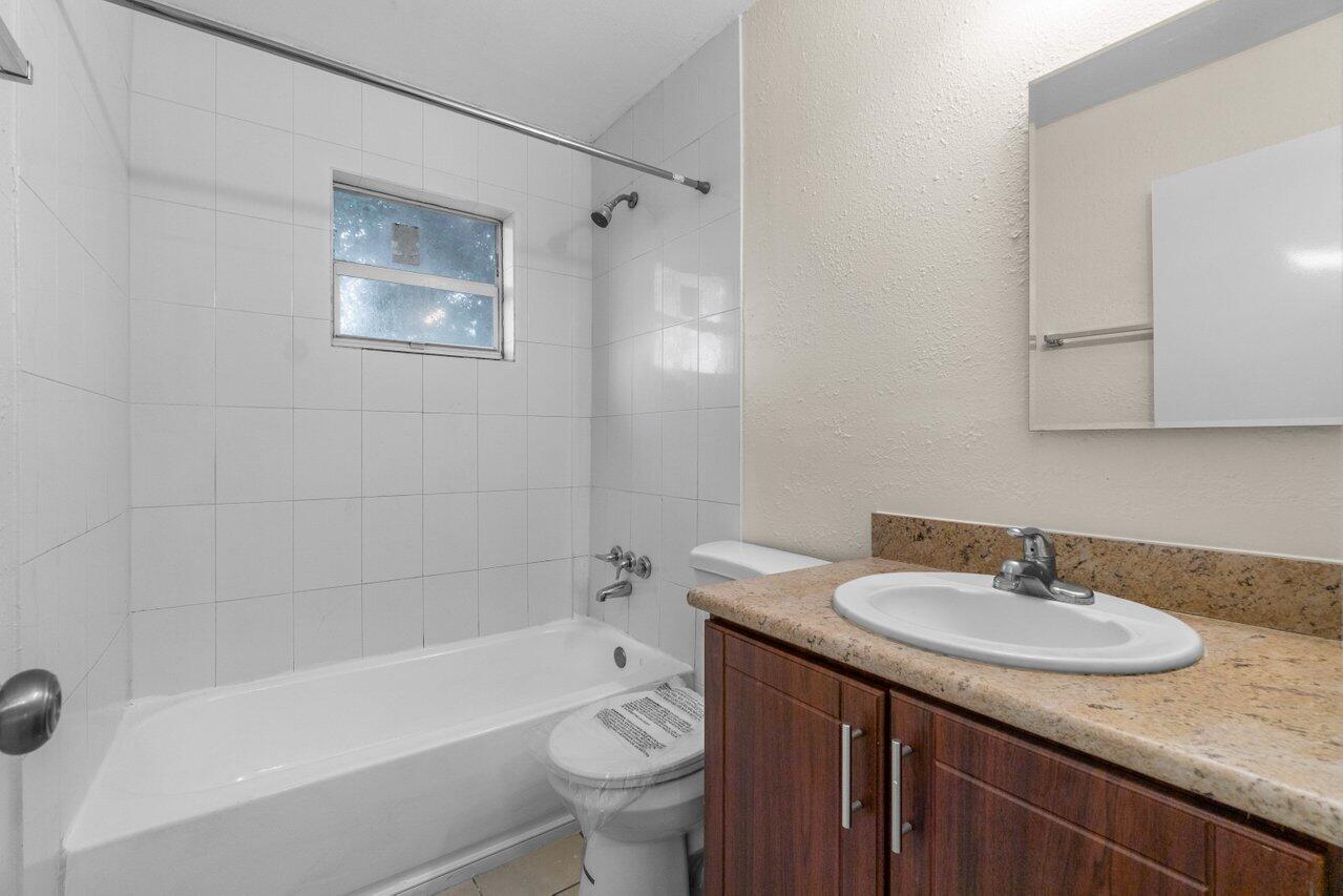 4915 Gulfstream Road Lake Worth, FL 33461 - Photo 16 of 20 016-4915GulfstreamRoad-LakeWorthBeach-FL