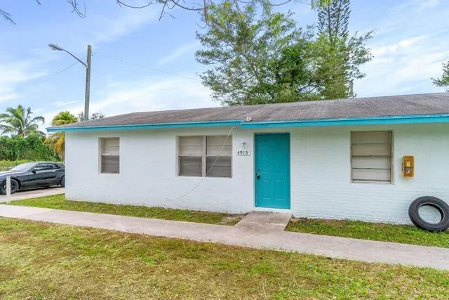 $2,200 | 4915 Gulfstream Road, Lake Worth, FL 33461