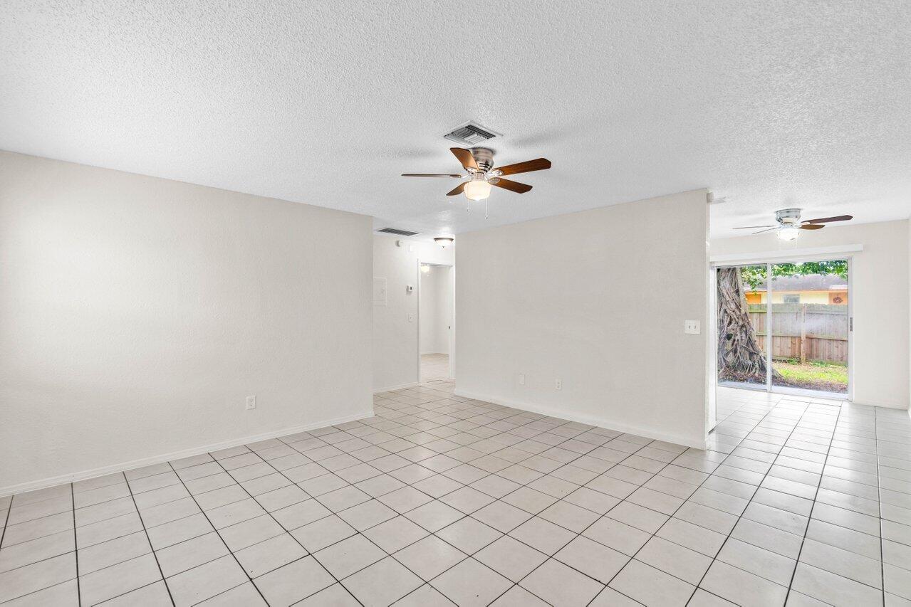 4915 Gulfstream Road Lake Worth, FL 33461 - Photo 6 of 20 006-4915GulfstreamRoad-LakeWorthBeach-FL