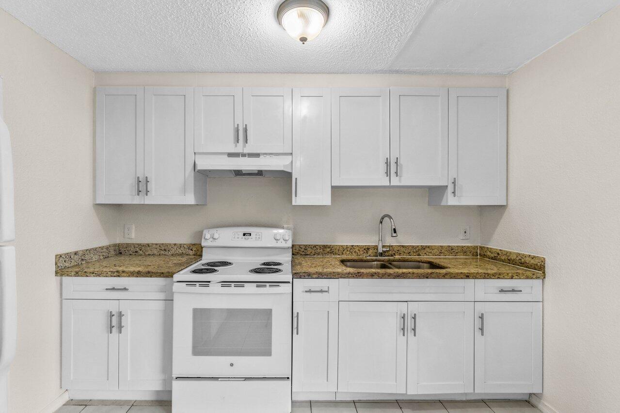 4915 Gulfstream Road Lake Worth, FL 33461 - Photo 10 of 20 010-4915GulfstreamRoad-LakeWorthBeach-FL