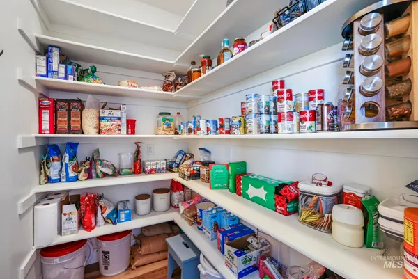 $498,000 | 270 North Lincoln Avenue, Oakley, ID 83346