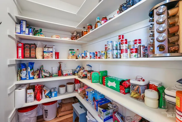 $498,000 | 270 North Lincoln Avenue, Oakley, ID 83346