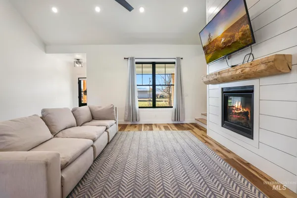 $498,000 | 270 North Lincoln Avenue, Oakley, ID 83346