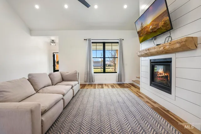 $498,000 | 270 North Lincoln Avenue, Oakley, ID 83346