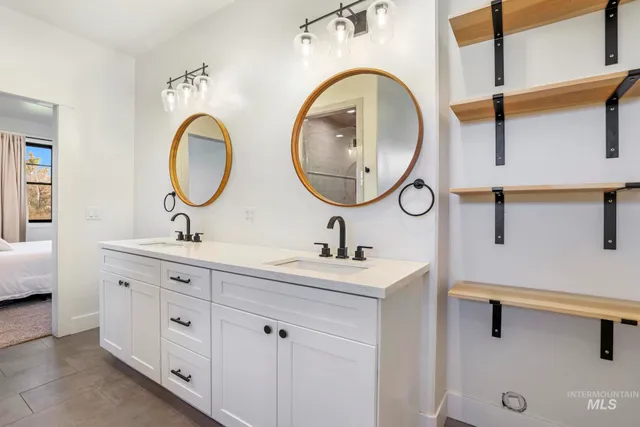 $498,000 | 270 North Lincoln Avenue, Oakley, ID 83346