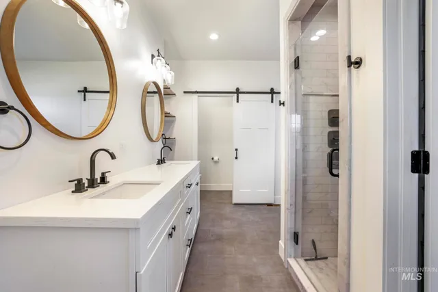 $498,000 | 270 North Lincoln Avenue, Oakley, ID 83346