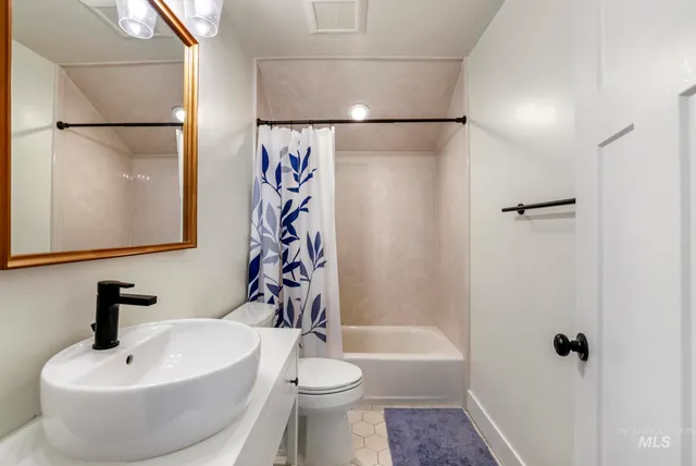 $498,000 | 270 North Lincoln Avenue, Oakley, ID 83346