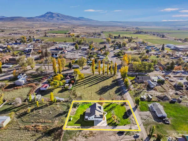 $498,000 | 270 North Lincoln Avenue, Oakley, ID 83346