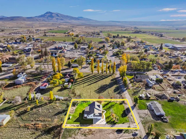 $498,000 | 270 North Lincoln Avenue, Oakley, ID 83346