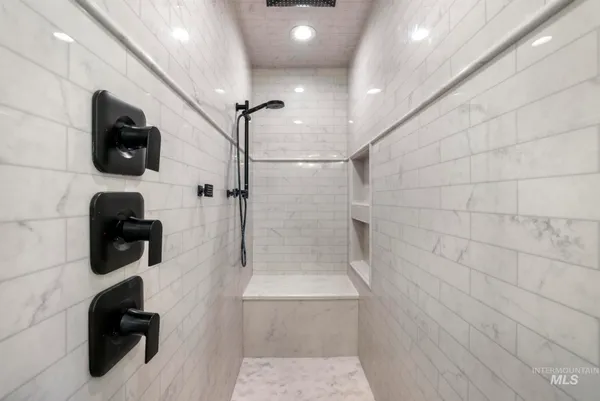 $498,000 | 270 North Lincoln Avenue, Oakley, ID 83346