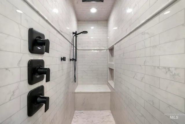 $498,000 | 270 North Lincoln Avenue, Oakley, ID 83346