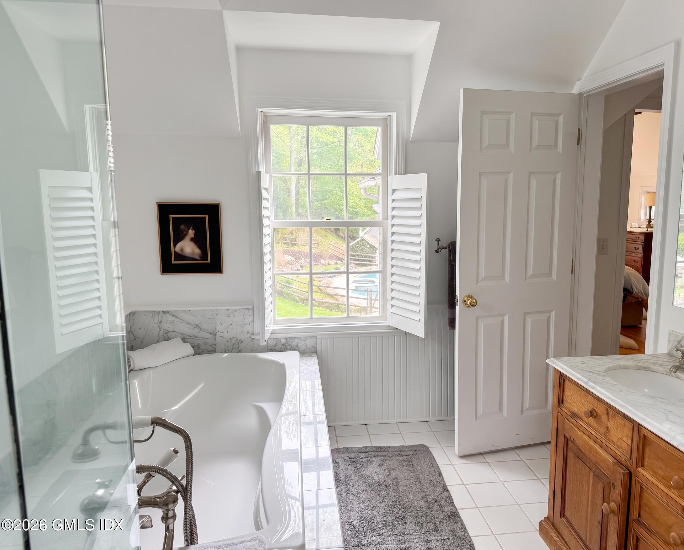 48 Goodwives River Road Darien, CT 06820 - Photo 17 of 20 48 Goodwives - Primary Bath 3 EH
