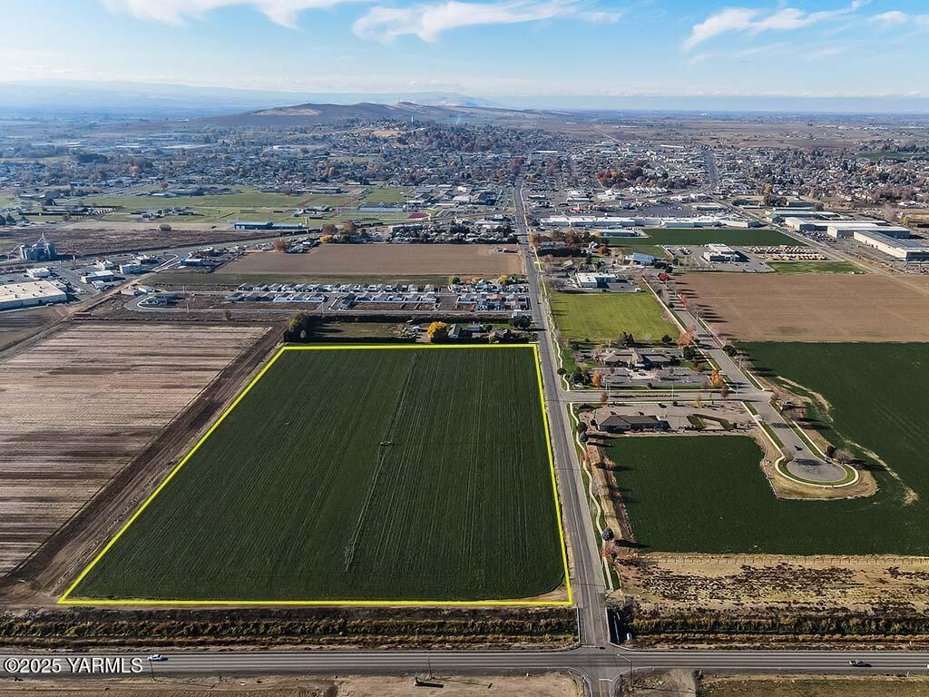 2573 East Edison Road Sunnyside, WA 98944 - Photo 2 of 4 an aerial view of a city