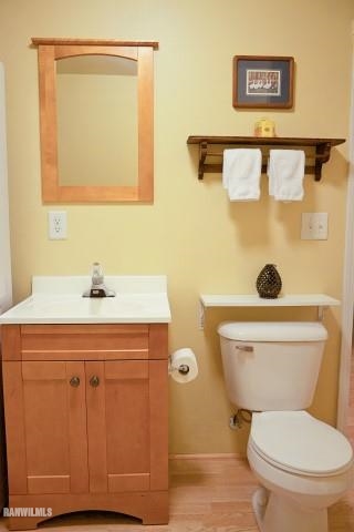 33 Galena Ridge Drive Stockton, IL 61085 - Photo 11 of 23 a bathroom with a toilet a sink and mirror