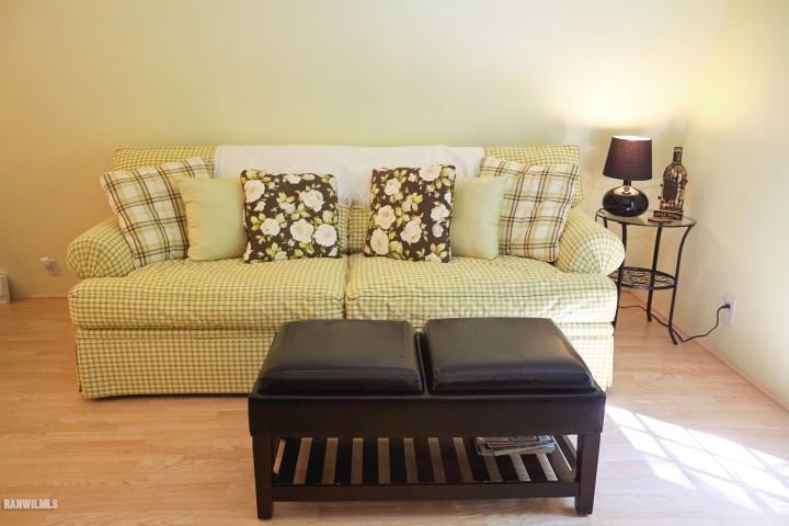 33 Galena Ridge Drive Stockton, IL 61085 - Photo 5 of 23 a living room with furniture