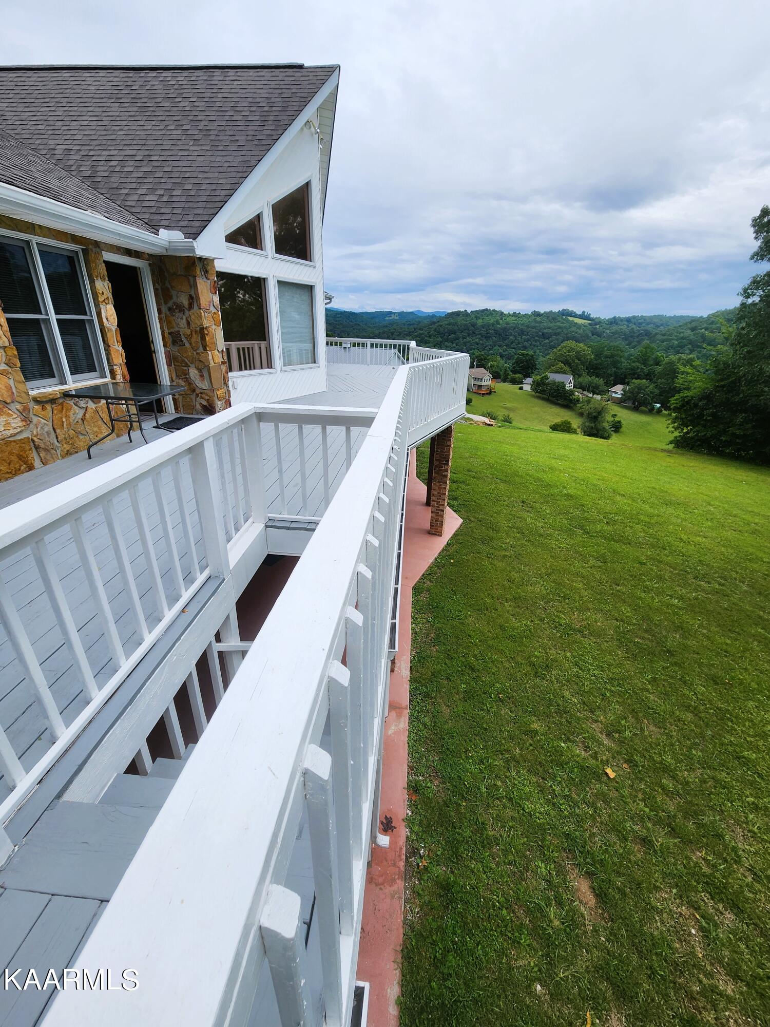 419 Mariner Point Road La Follette, TN 37766 - Photo 32 of 37 Back Deck