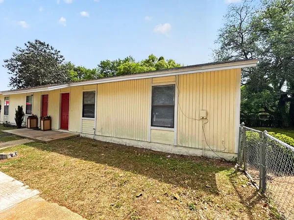 $1,200 | 208 Squirrel Haven Road, Unit A, Mary Esther, FL 32569