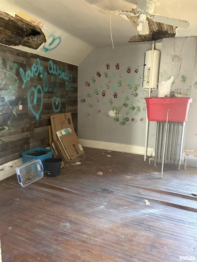 552 11th Avenue South Clinton, IA 52732 - Photo 10 of 16