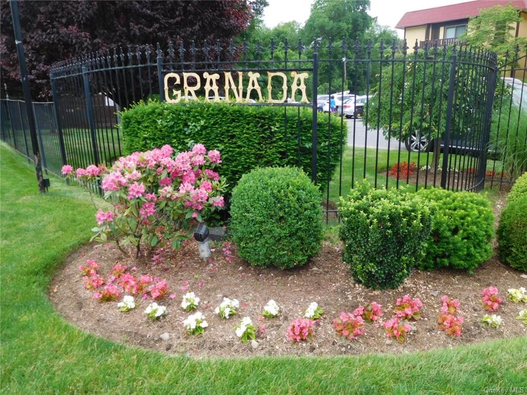 Entering Granada Crescent - so nicely maintained