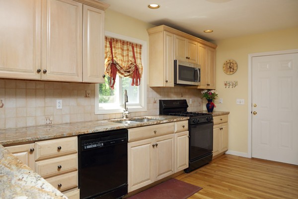 15 Ashcroft Road Sharon, MA 02067 - Photo 3 of 8 Gallery Image 3