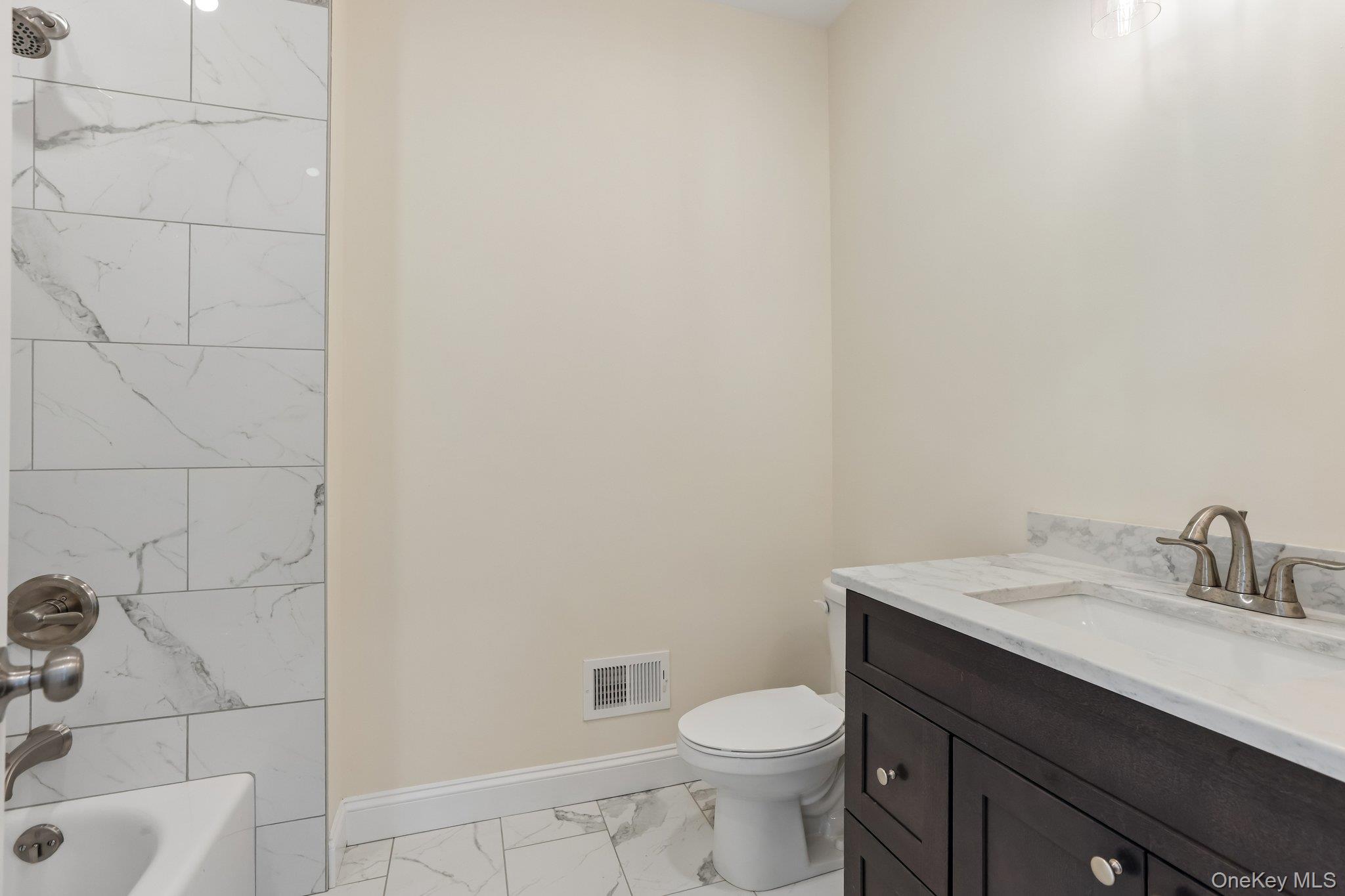 464 Bull Road New Windsor, NY 12575 - Photo 20 of 49 Full bathroom on the first floor.