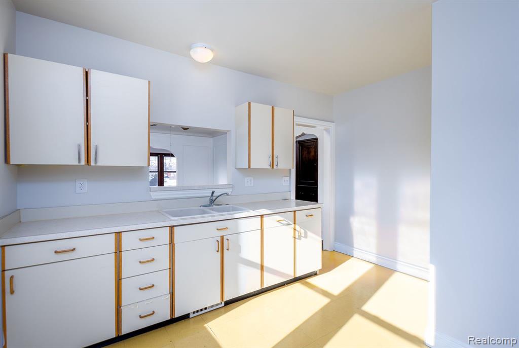 21770 Ryan (lower Level) Road Warren, MI 48091 - Photo 20 of 30