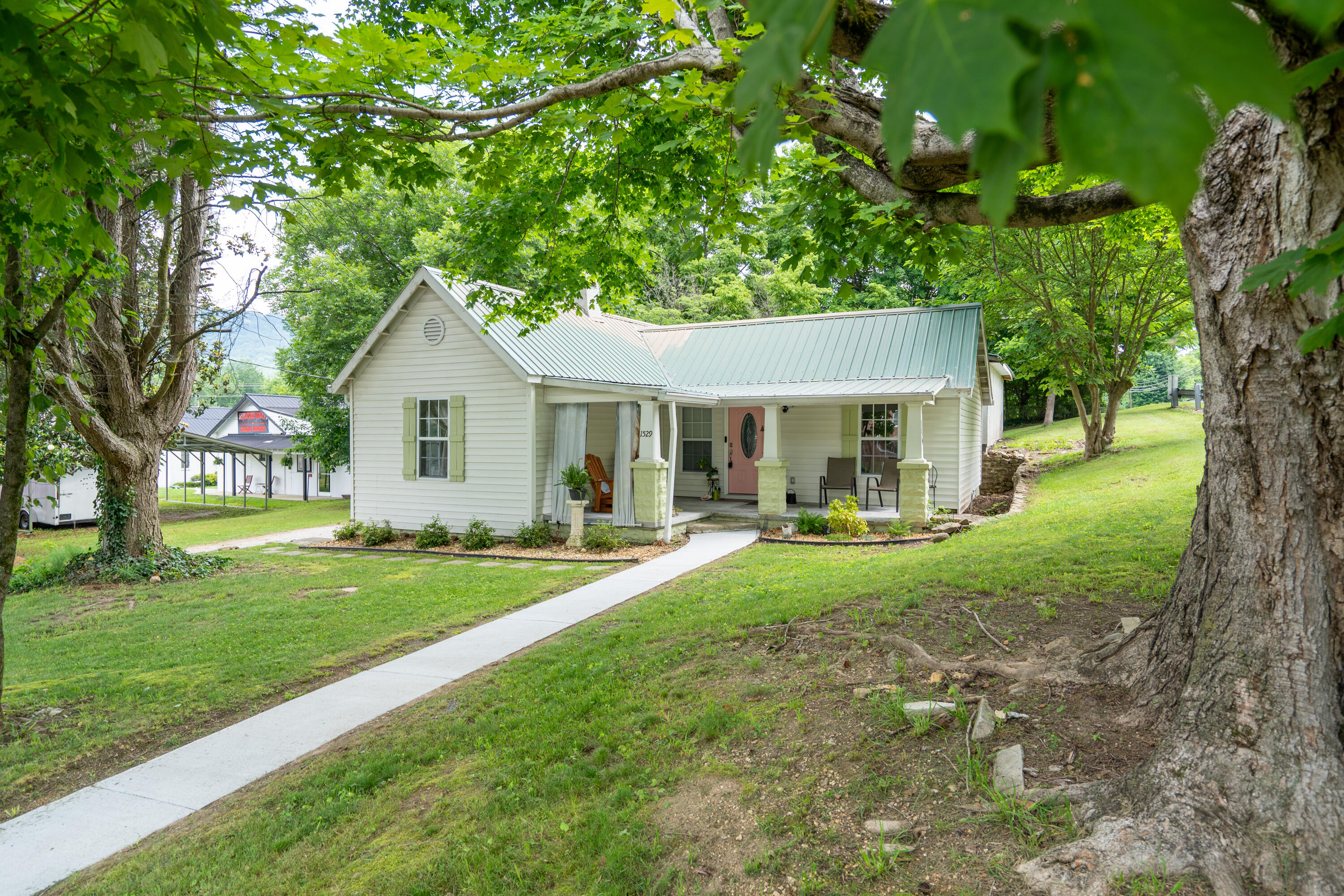 1529 Main Street Dunlap, TN 37327 - Photo 2 of 29 DSC00115