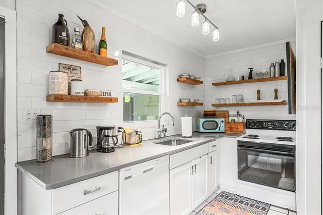 $1,500 | 3901 Iroquois Avenue, Sarasota, FL 34234