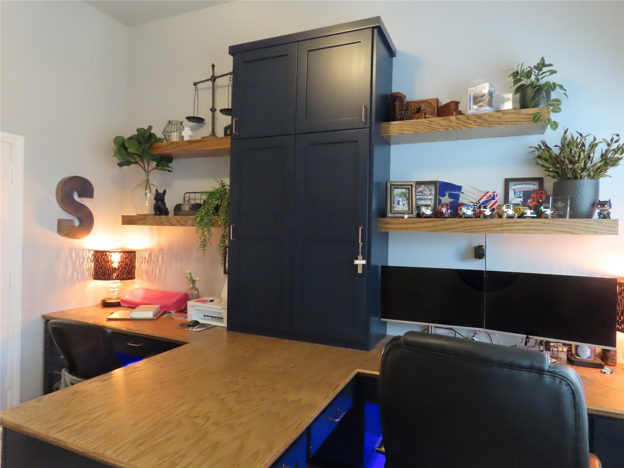 10215 Lewis Lane Iowa Colony, TX 77583 - Photo 14 of 45 Ideal for a home office or creative workspace.