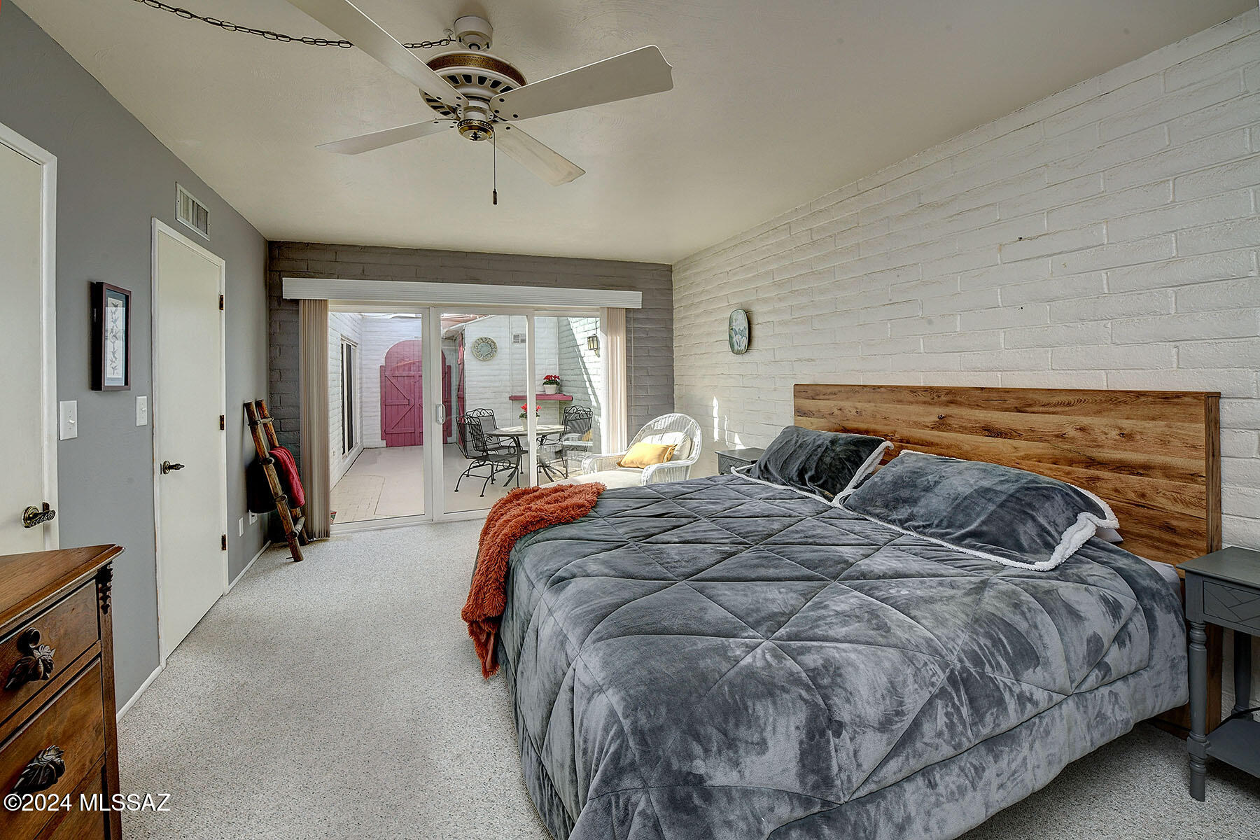 729 West Las Lomitas Road Tucson, AZ 85704 - Photo 23 of 40 MASTER BDRM FACING BACK PATIO