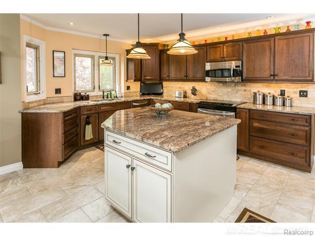 2248 South Shore Court Rochester Hills, MI 48307 - Photo 13 of 54