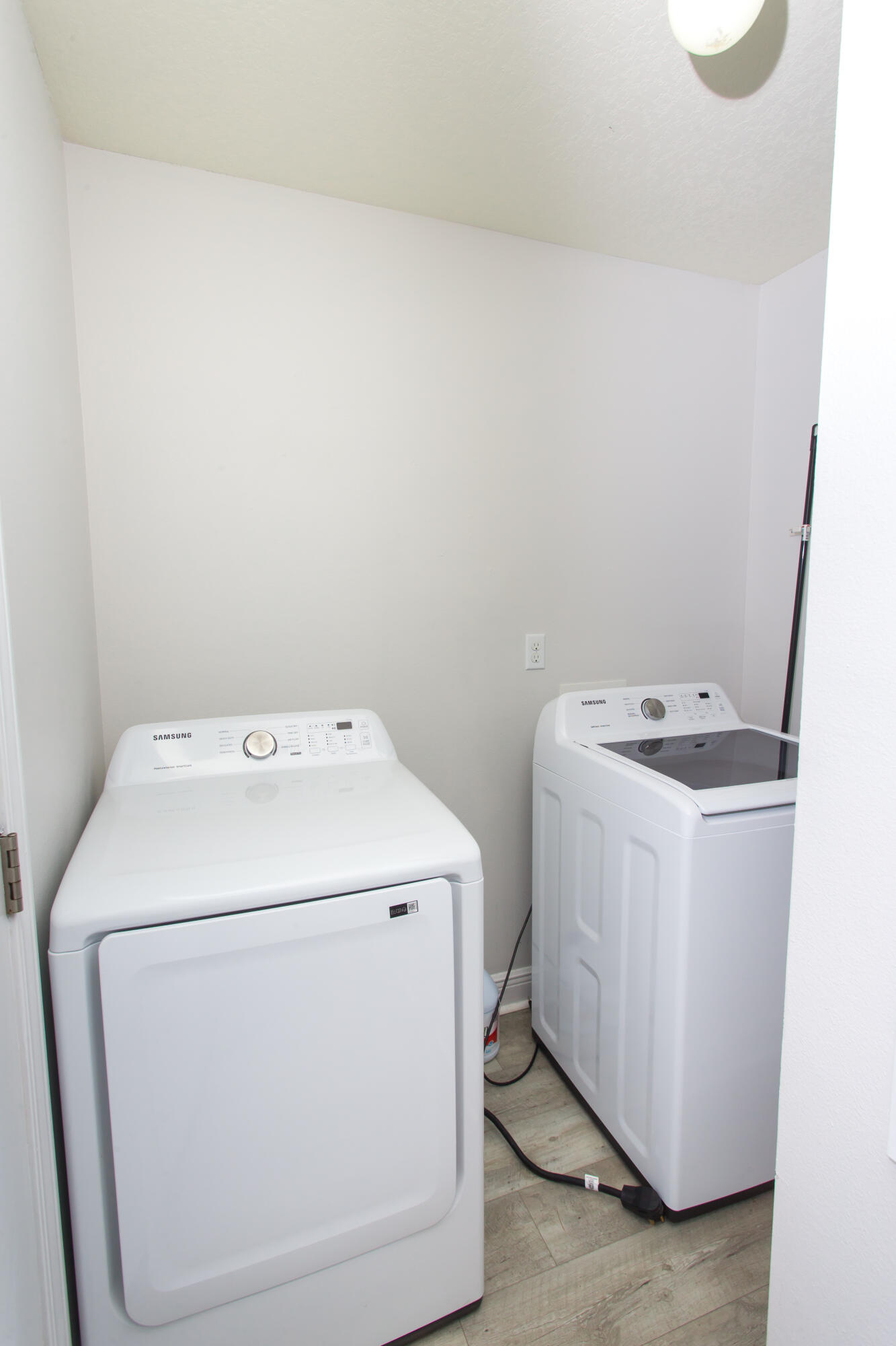 6229 Flash Lane Crestview, FL 32536 - Photo 34 of 51 a utility room with dryer and washer