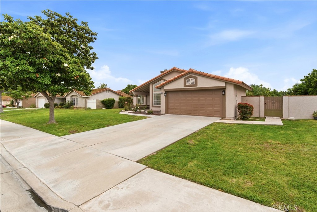 11034 Sierra Tree Lane Riverside, CA 92505 - Photo 4 of 25