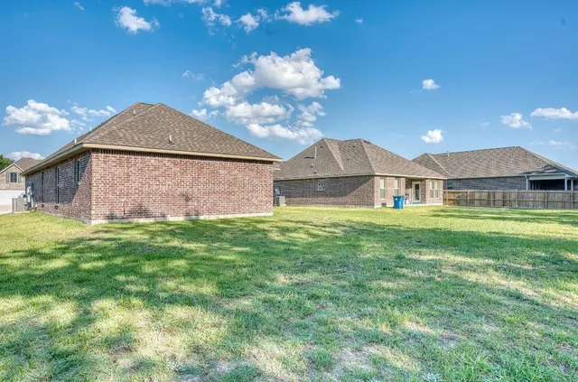 $2,400 | 211 Zachary Ln Bridge, Bridge City, TX 77611