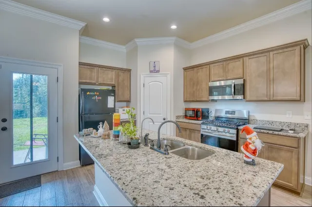 $2,400 | 211 Zachary Ln Bridge, Bridge City, TX 77611