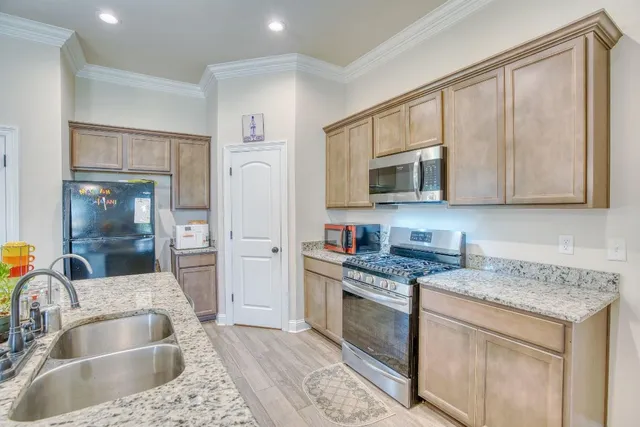 $2,400 | 211 Zachary Ln Bridge, Bridge City, TX 77611