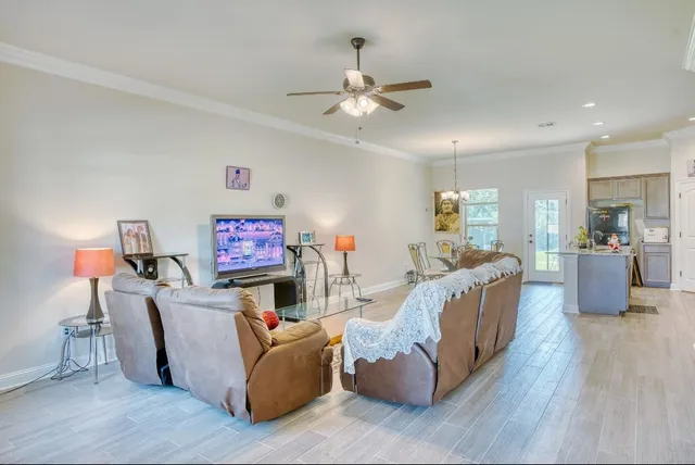 $2,400 | 211 Zachary Ln Bridge, Bridge City, TX 77611