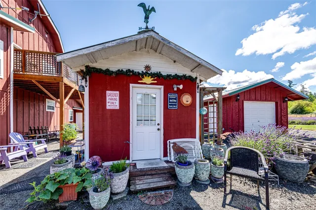 $1,440,000 | 274154 Highway 101, Sequim, WA 98382