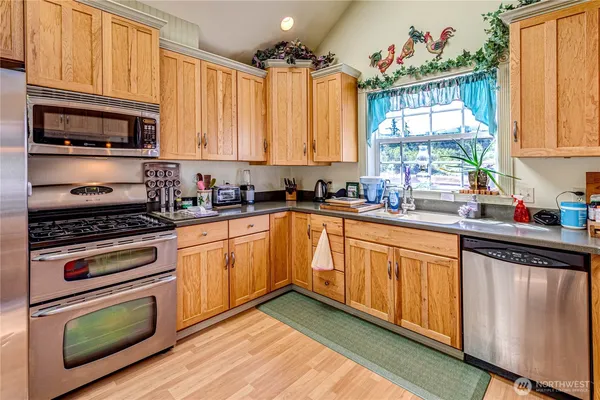 $1,440,000 | 274154 Highway 101, Sequim, WA 98382