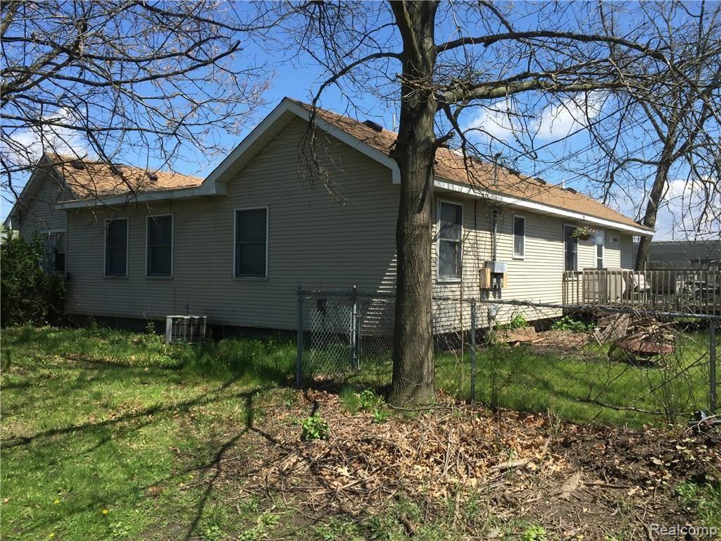 815 East Clinton Street Howell, MI 48843 - Photo 4 of 5