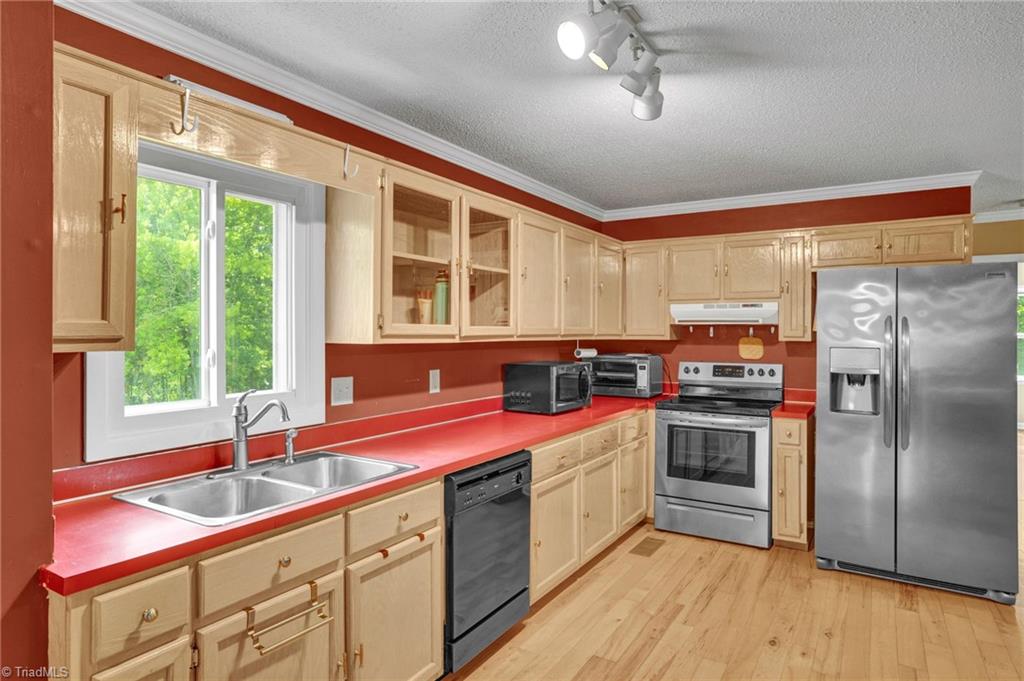 5597 Wagoner Road Trinity, NC 27370 - Photo 9 of 41 kitchen